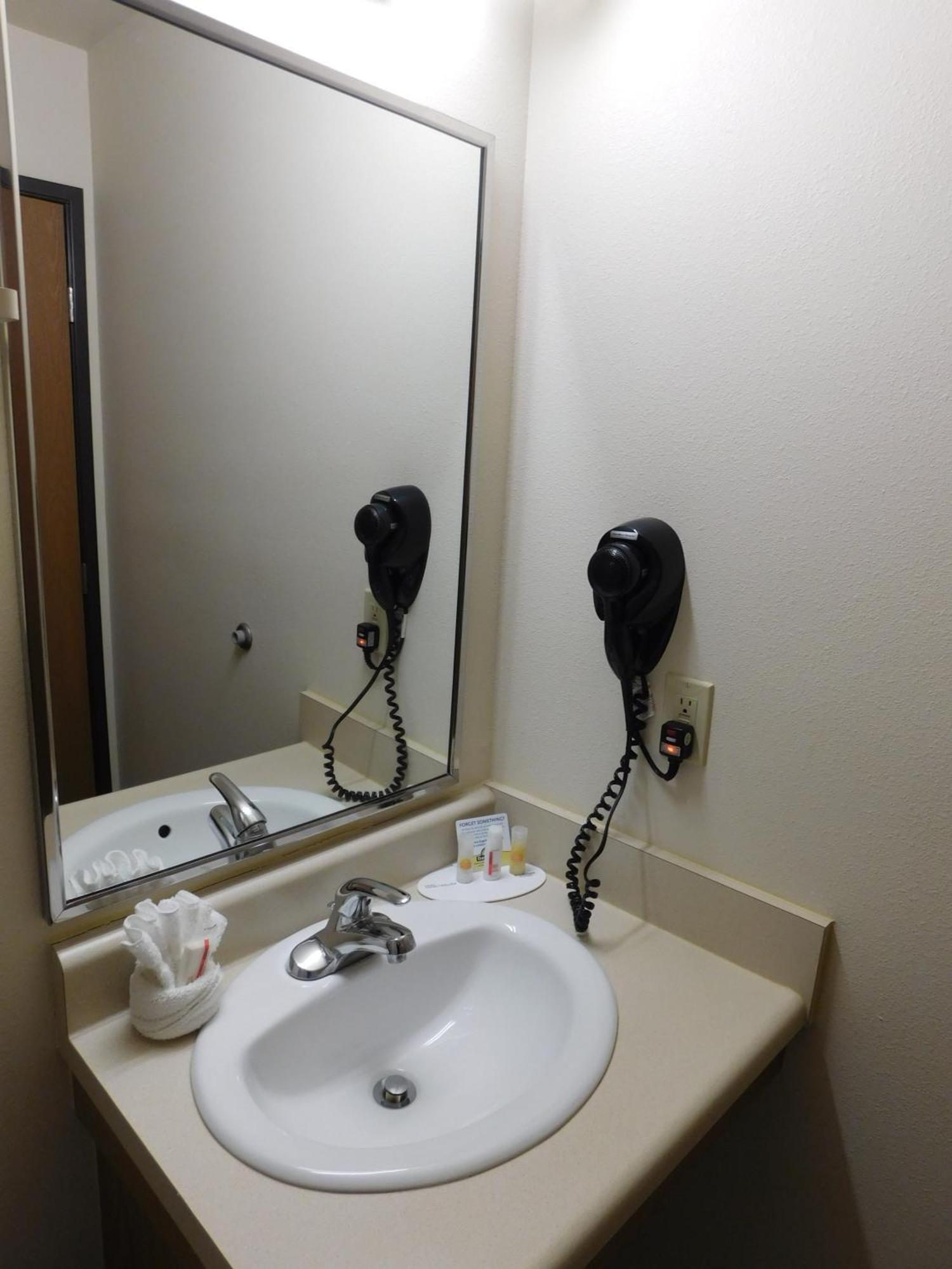 Days Inn & Suites By Wyndham Rochester South Quarto foto